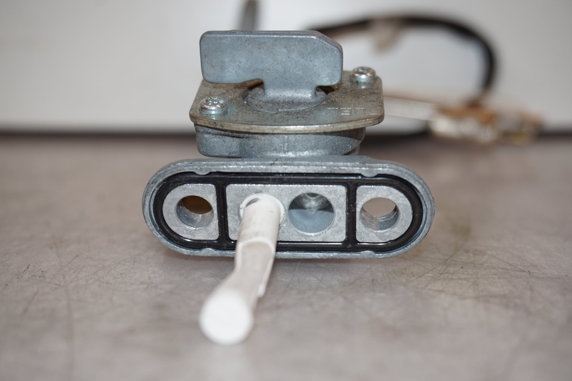 Höger sida på Bensintankgivare från en Yamaha YZF 1000 R1 -2001 motorcykel.