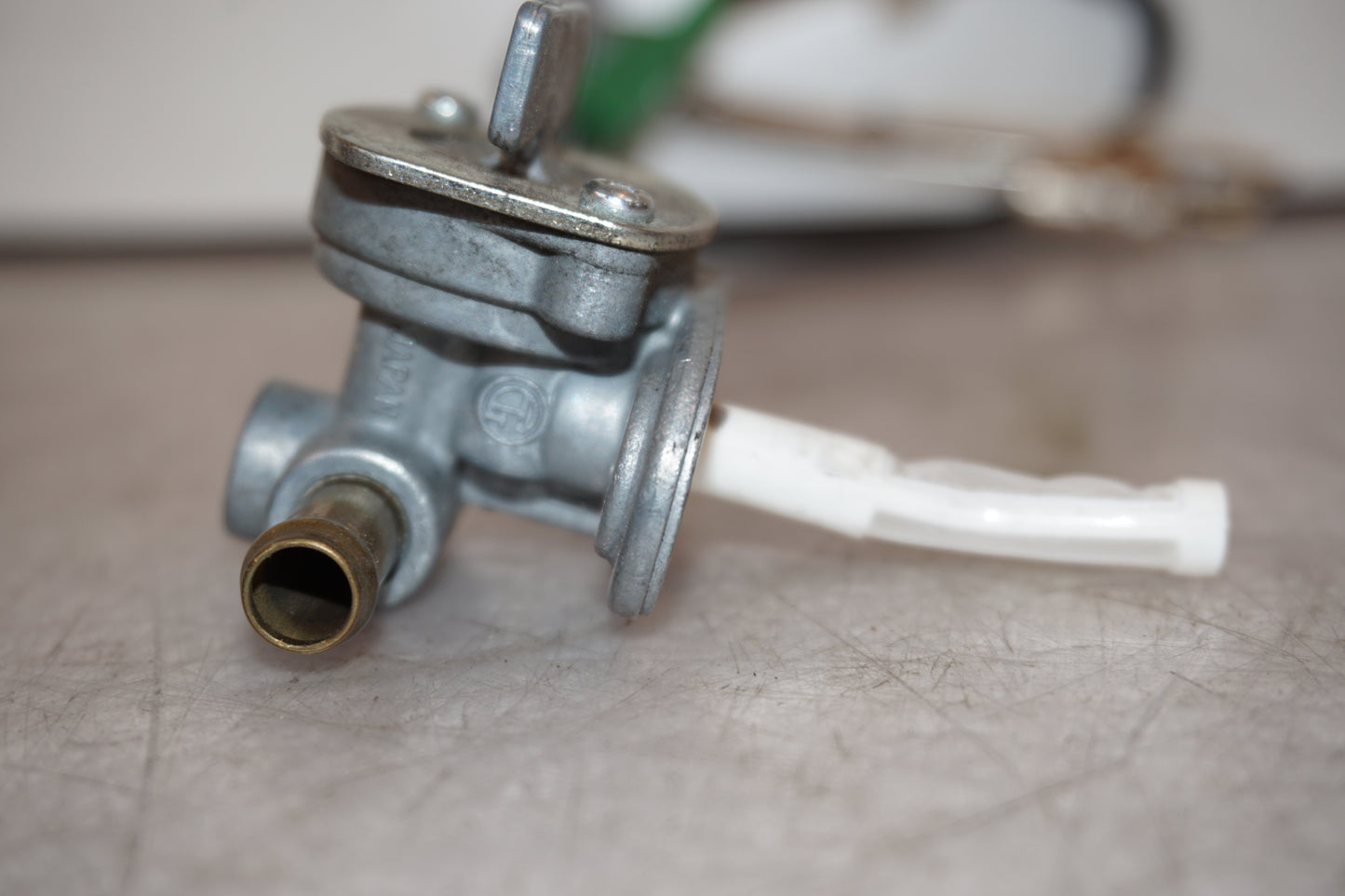 Vänster sida på Bensintankgivare från en Yamaha YZF 1000 R1 -2001 motorcykel.