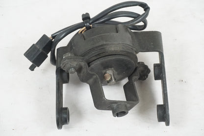 Höger sida på Dekompsolenoid från en Suzuki VS 1400 -1998 motorcykel.