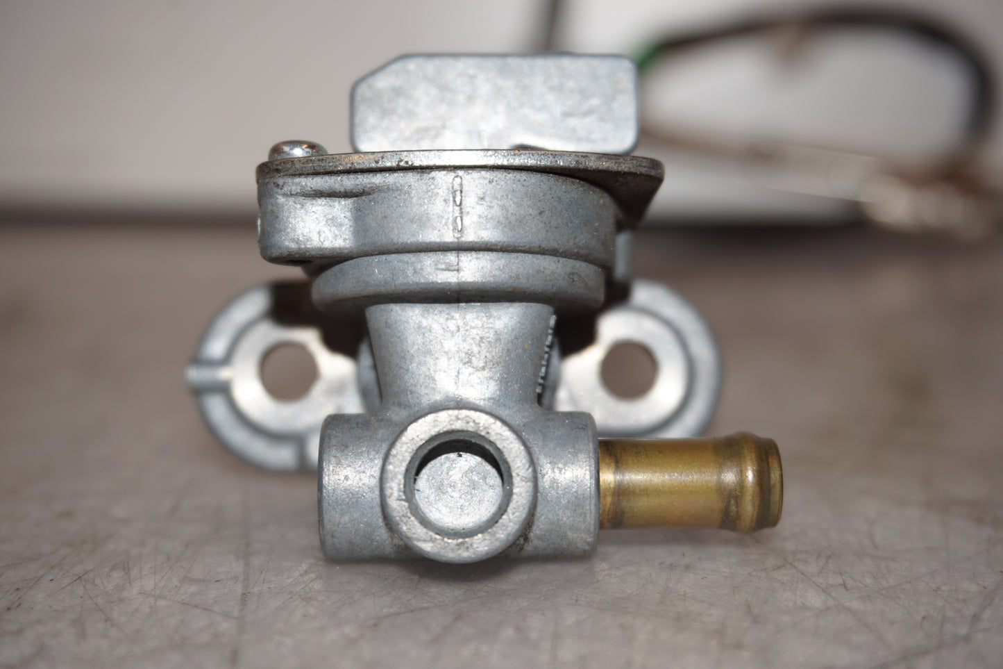 Snett uppifrån på Bensintankgivare från en Yamaha YZF 1000 R1 -2001 motorcykel.