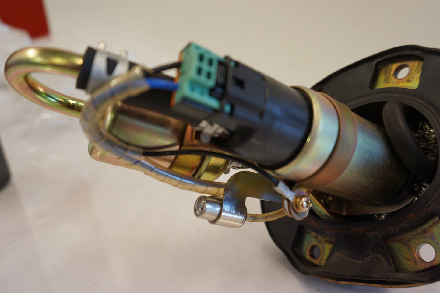 Extrabild6 på Bensinpump insprut från en Honda CBR 900 RR -2000 motorcykel.