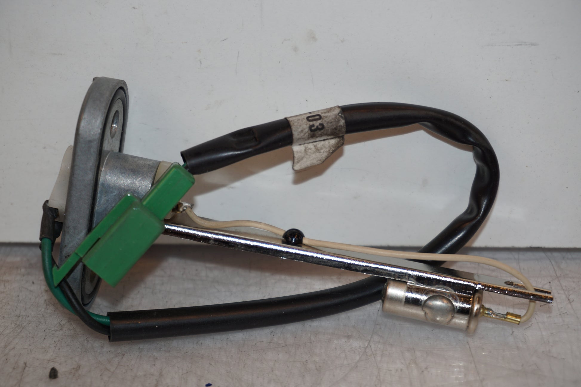 Extrabild2 på Bensintankgivare från en Yamaha YZF 1000 R1 -2001 motorcykel.