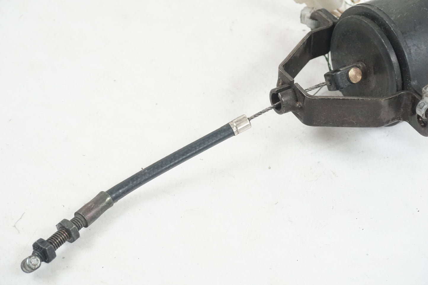 Höger sida på Dekompsolenoid från en Suzuki LS 650 -1996 motorcykel.