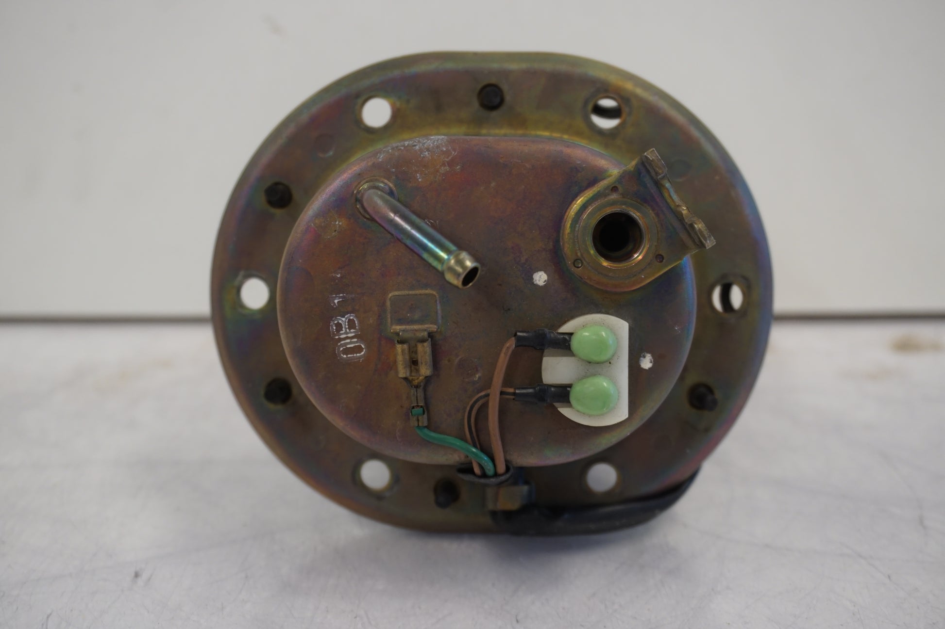 Baksidan på Bensinpump insprut från en Honda CBR 900 RR -2000 motorcykel.