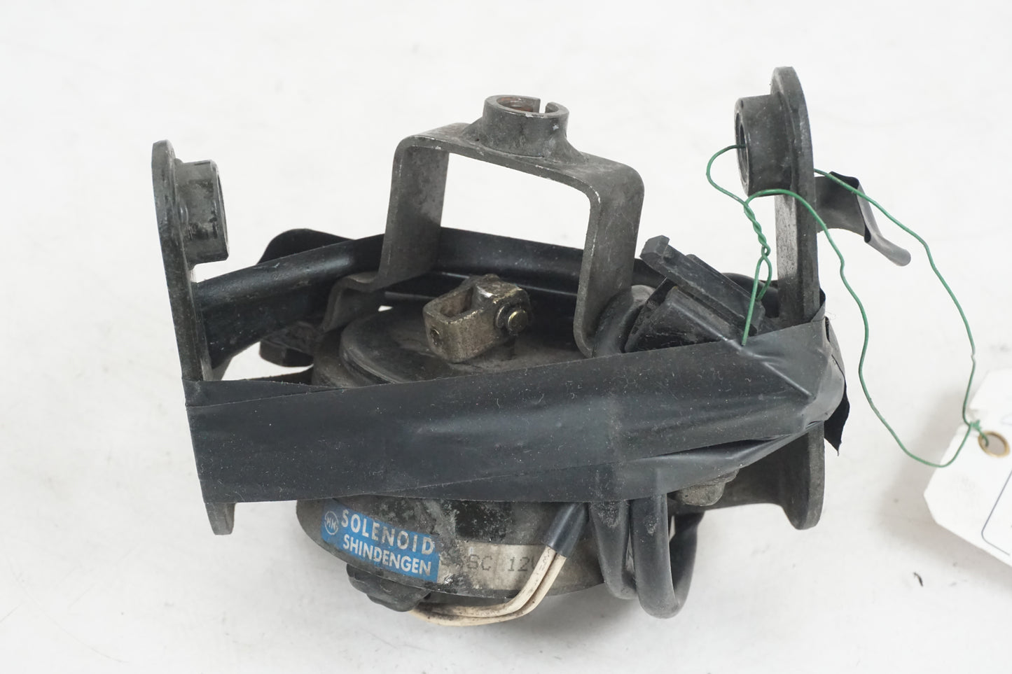 Höger sida på Dekompsolenoid från en Suzuki VS 1400 -1996 motorcykel.