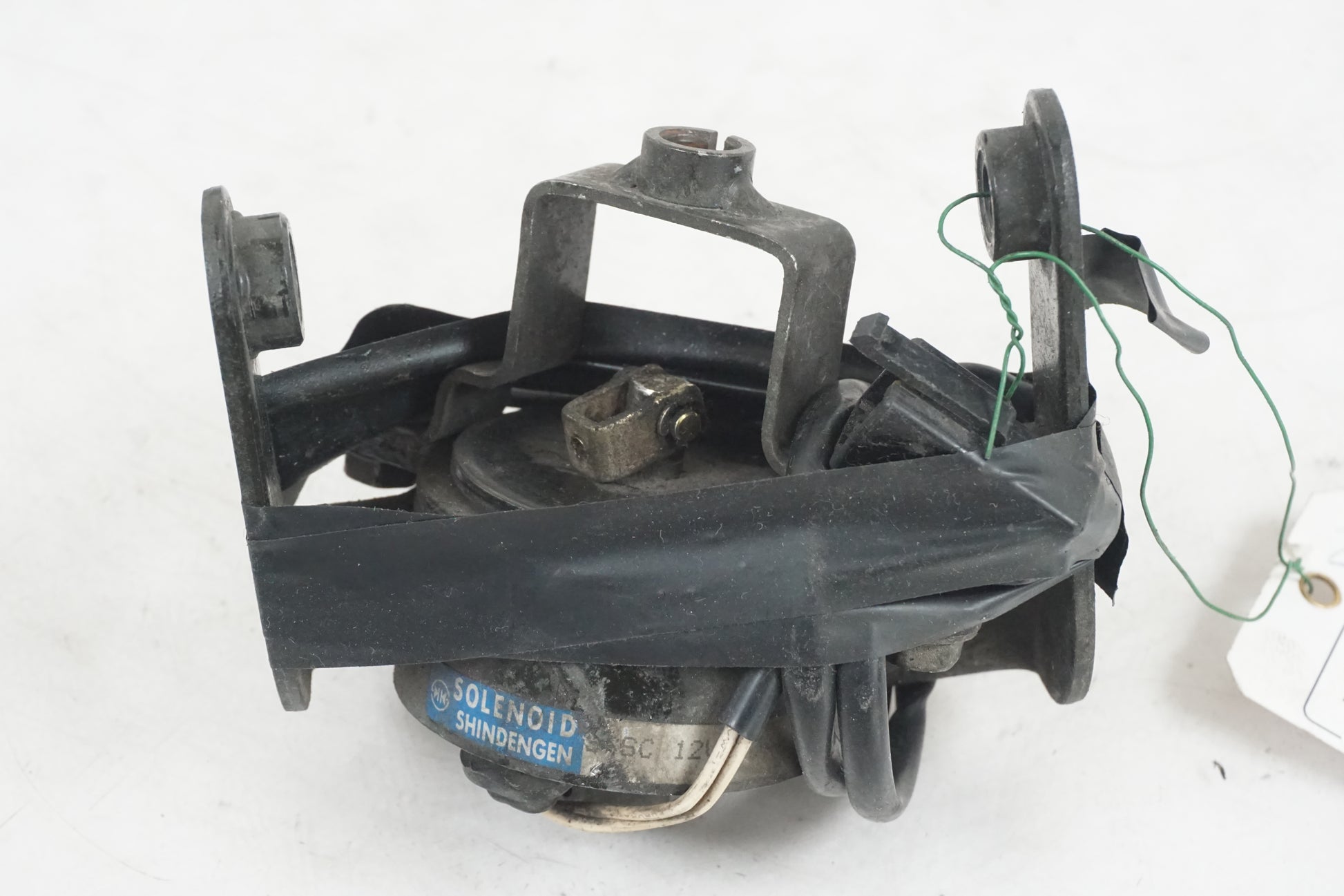 Höger sida på Dekompsolenoid från en Suzuki VS 1400 -1996 motorcykel.