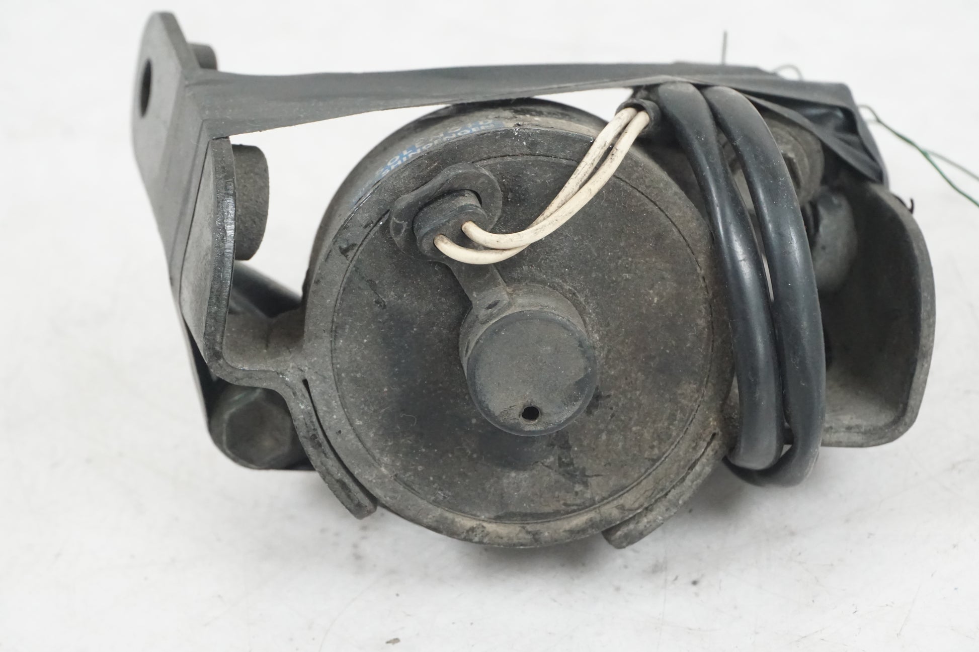 Vänster sida på Dekompsolenoid från en Suzuki VS 1400 -1996 motorcykel.