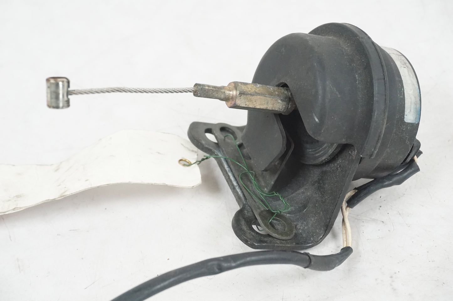 Höger sida på Dekompsolenoid från en Suzuki DR 800 S -1996 motorcykel.