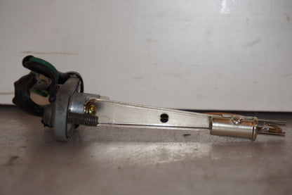 Baksidan på Bensintankgivare från en Yamaha YZF R6 -2001 motorcykel.