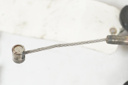 Vänster sida på Dekompsolenoid från en Suzuki DR 800 S -1996 motorcykel.