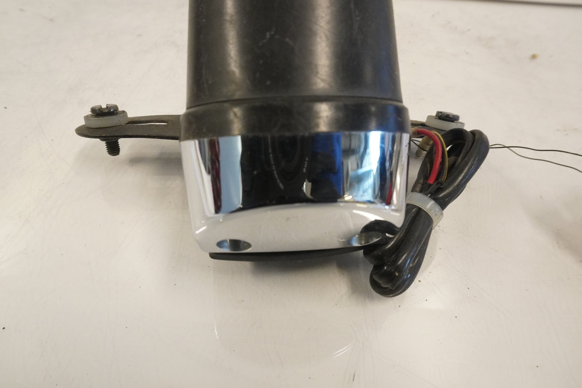 Vänster sida på Skyltbelysning från en Kawasaki VN 750 -1993 motorcykel.