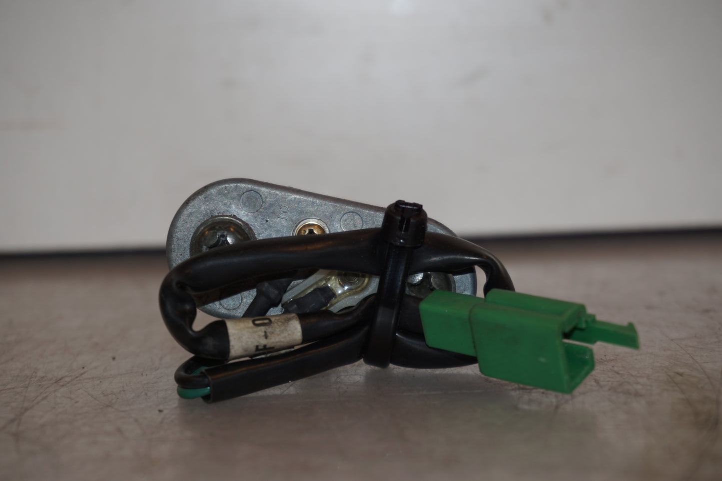 Snett uppifrån på Bensintankgivare från en Yamaha YZF R6 -2001 motorcykel.