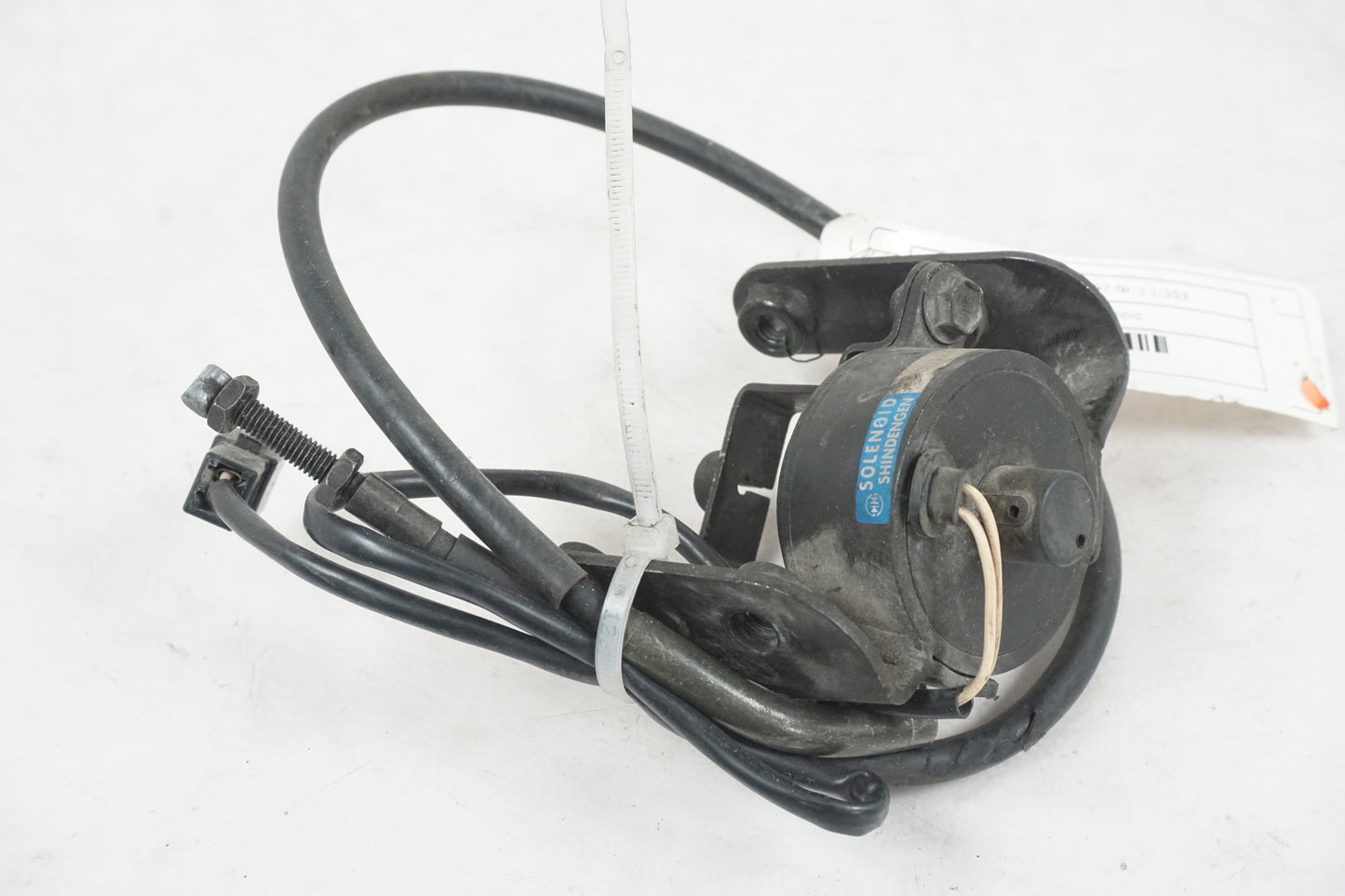 Framsidan på Dekompsolenoid från en Suzuki VS 1400 -1997 motorcykel.