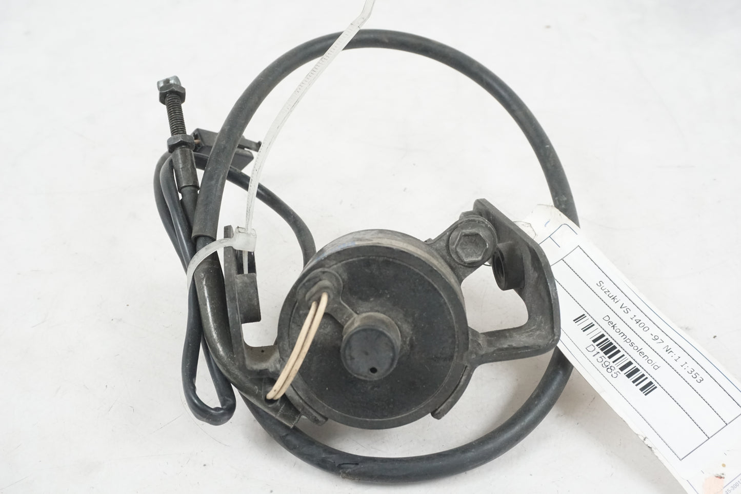 Baksidan på Dekompsolenoid från en Suzuki VS 1400 -1997 motorcykel.
