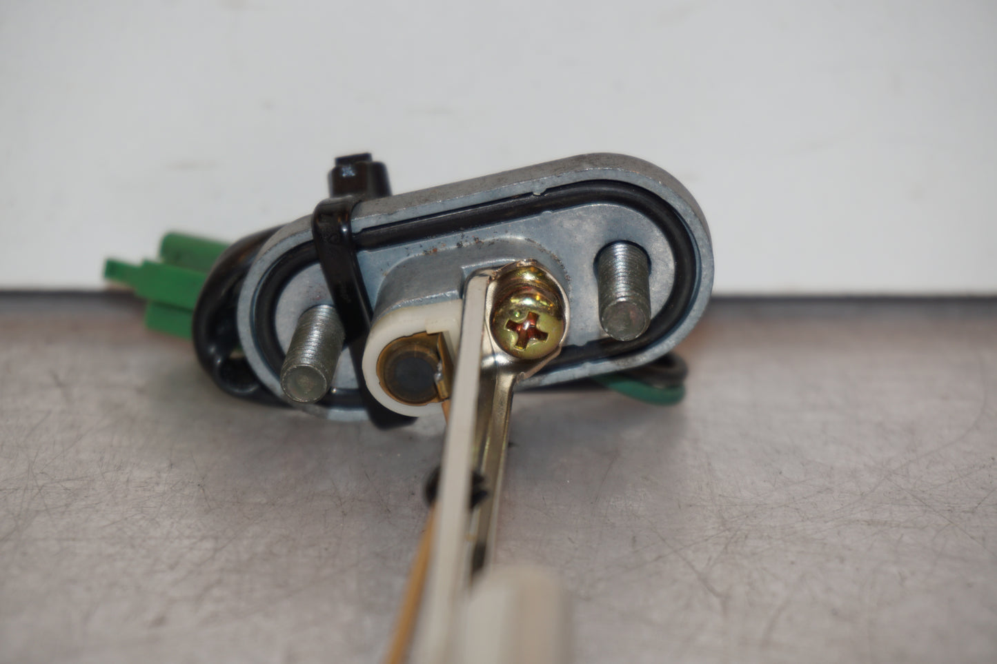 Extrabild1 på Bensintankgivare från en Yamaha YZF R6 -2001 motorcykel.