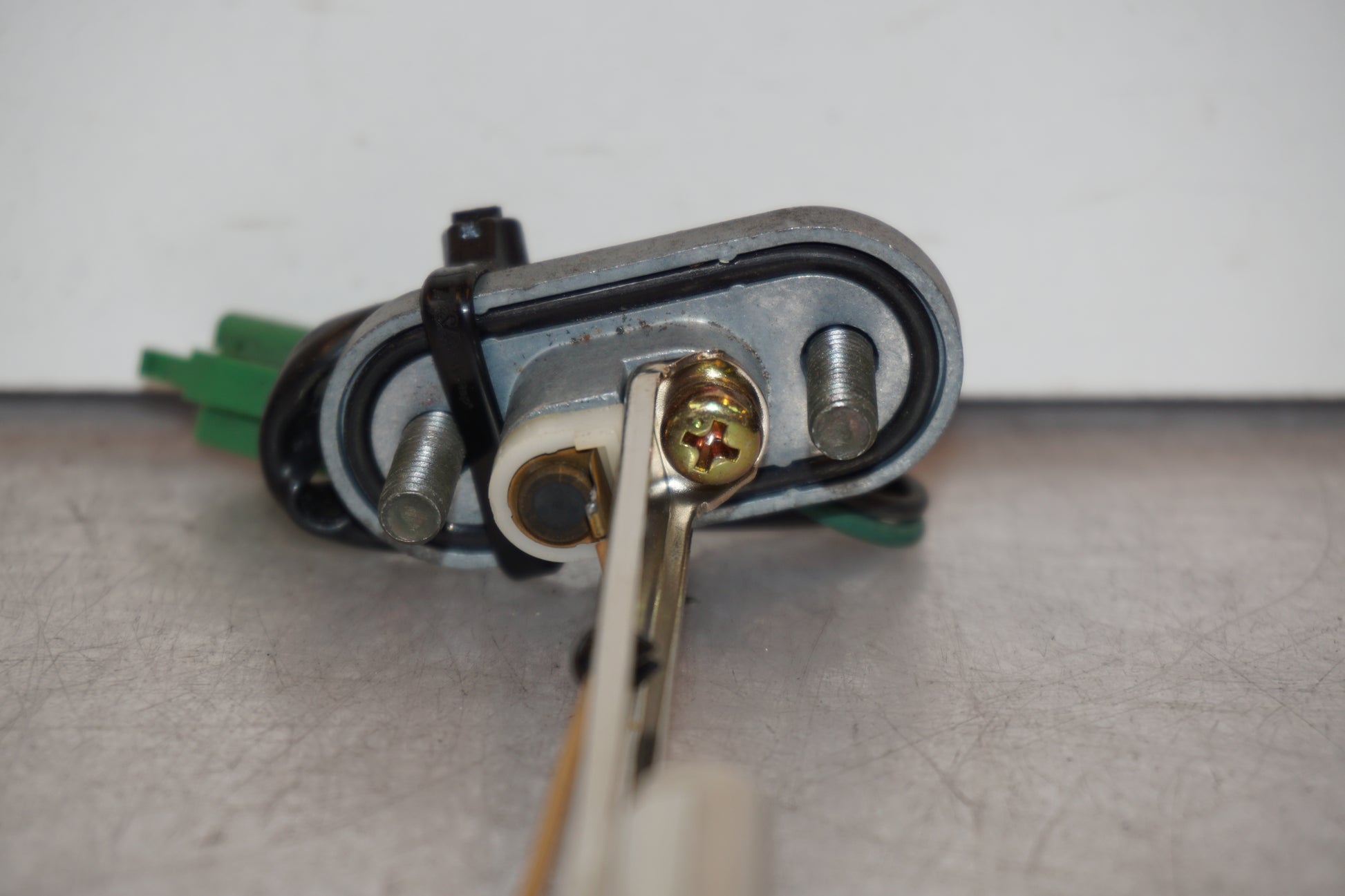 Extrabild1 på Bensintankgivare från en Yamaha YZF R6 -2001 motorcykel.