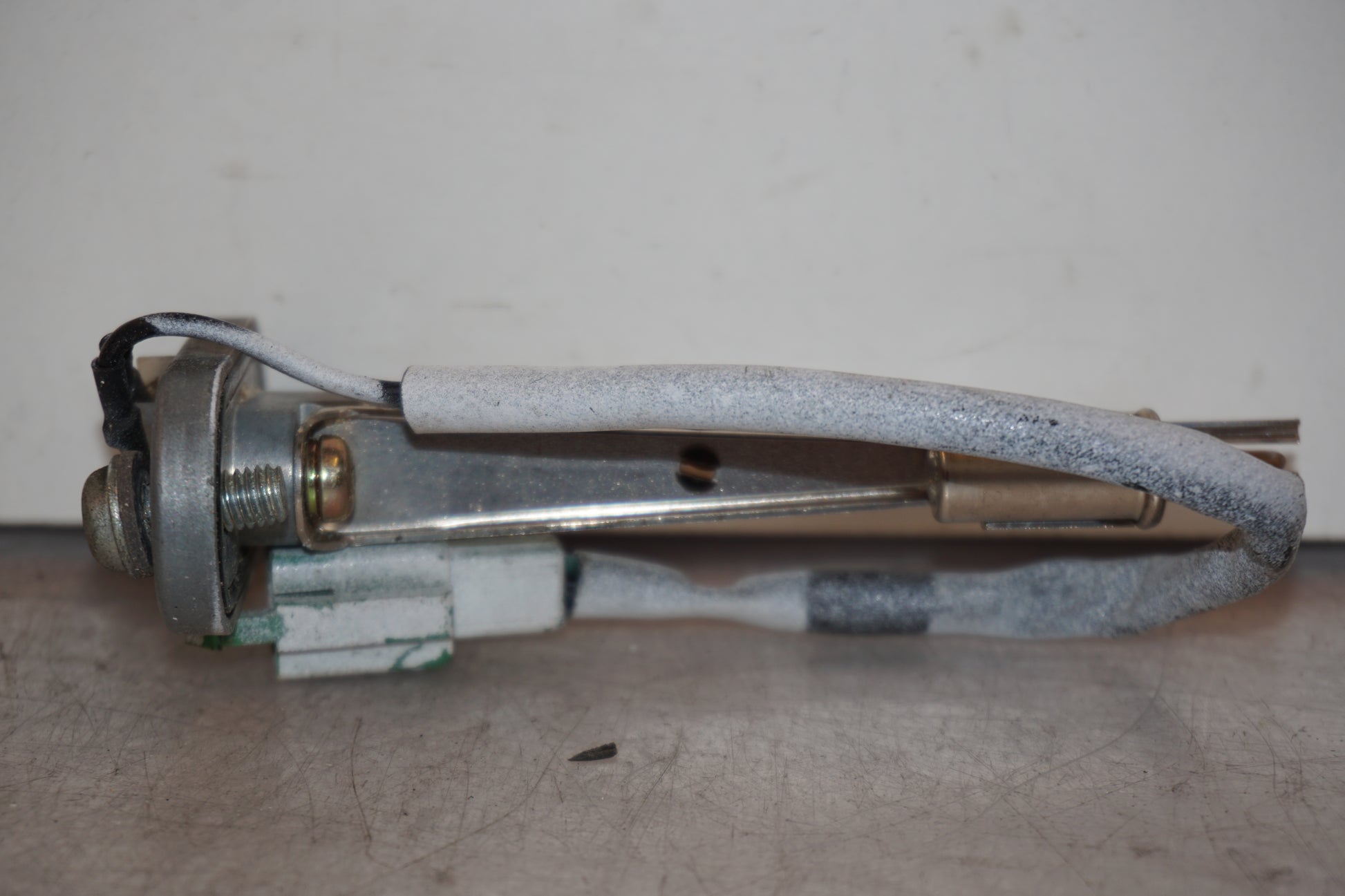 Baksidan på Bensintankgivare från en Yamaha YZF 1000 R1 -2001 motorcykel.