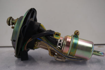 Snett nerifrån på Bensinpump insprut från en Honda CBR 900 RR -2003 motorcykel.