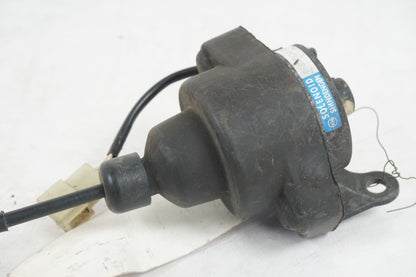 Höger sida på Dekompsolenoid från en Suzuki DR 650 -1995 motorcykel.
