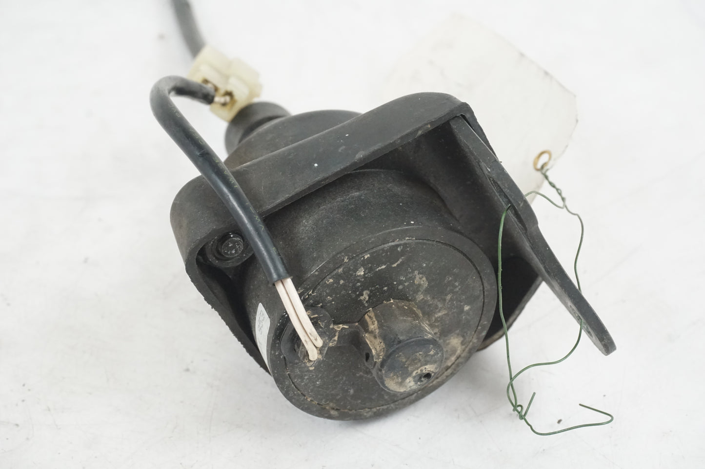 Vänster sida på Dekompsolenoid från en Suzuki DR 650 -1995 motorcykel.