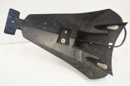 Vänster sida på Skylthållare från en Kawasaki Versys 1000 -2012 motorcykel.