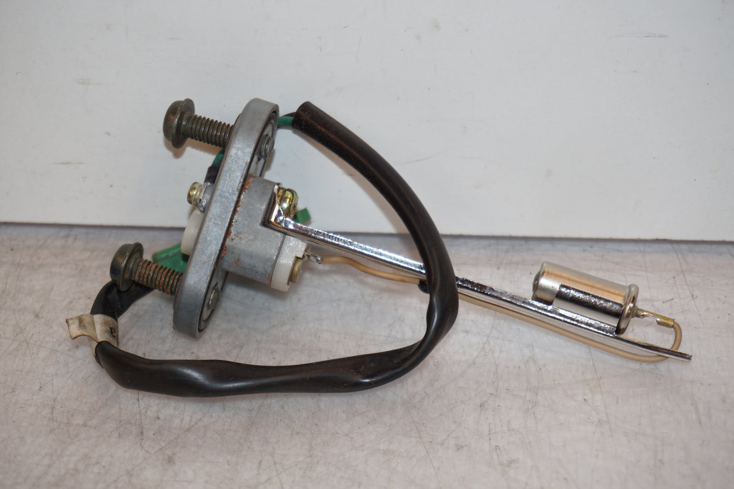 Framsidan på Bensintankgivare från en Yamaha YZF R6 -2001 motorcykel.