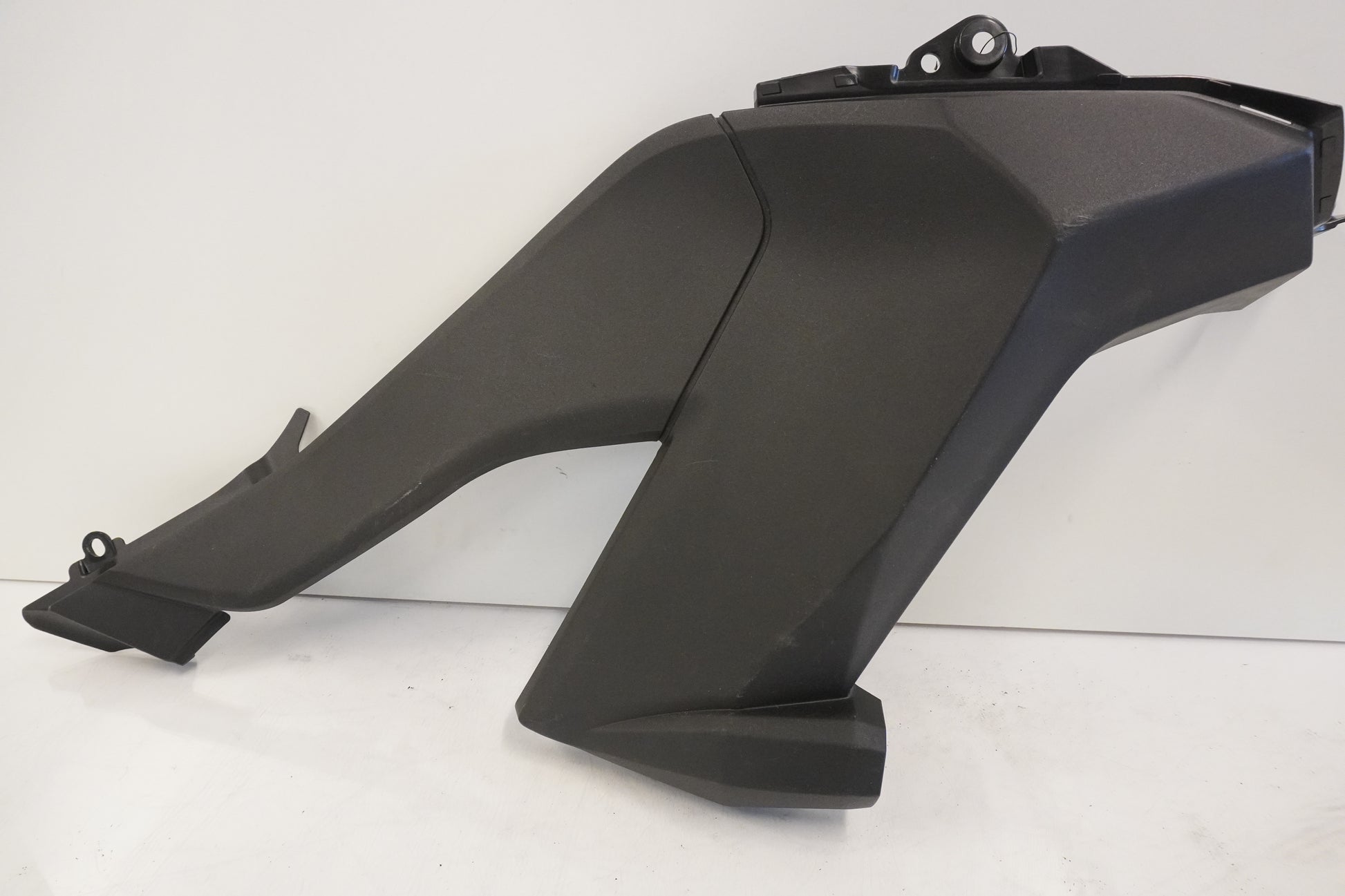 Framsidan på Sidkåpa från en Kawasaki Versys 1000 -2015 motorcykel.