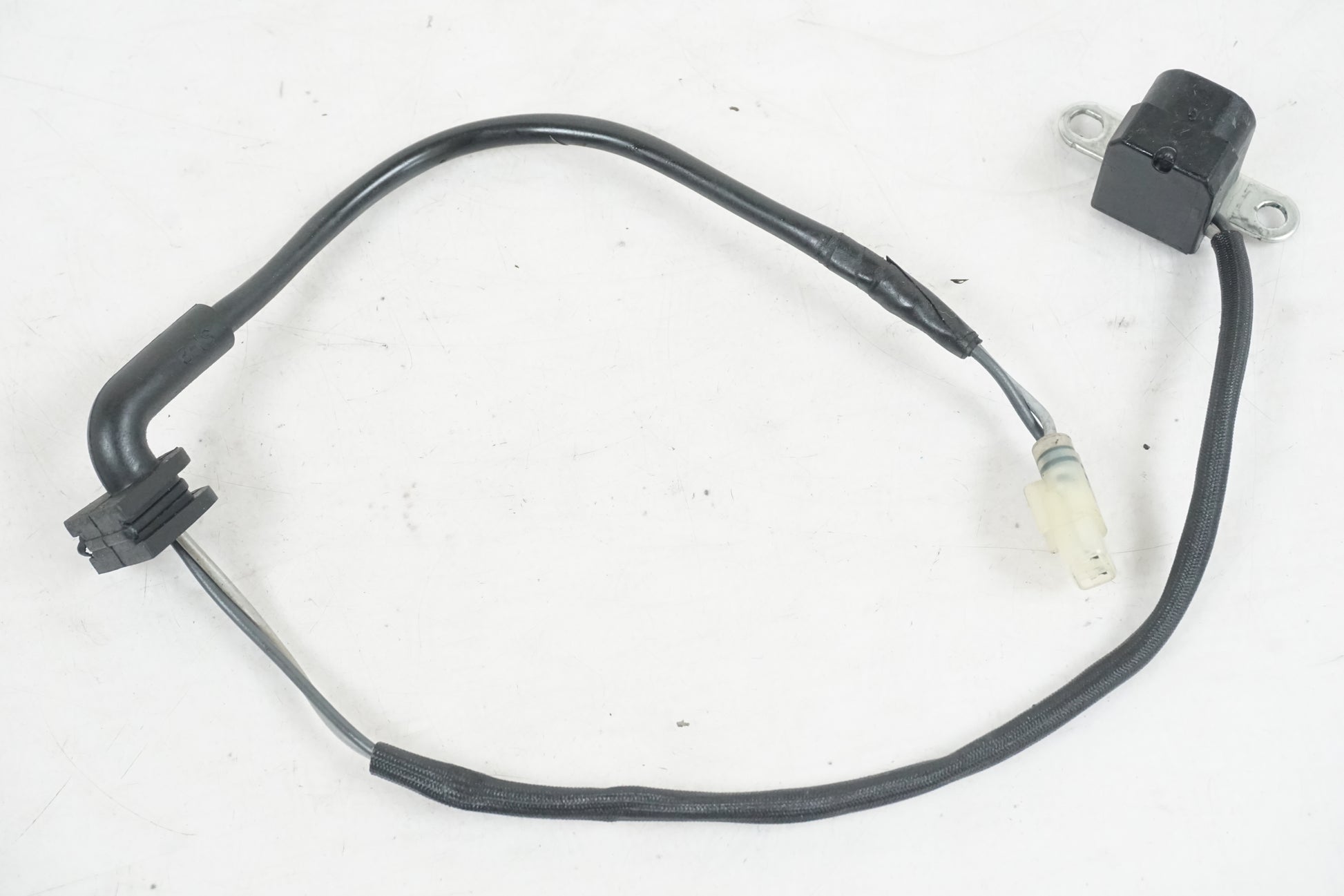 Framsidan på Tändpickup från en Triumph Tiger 800 -2011 motorcykel.