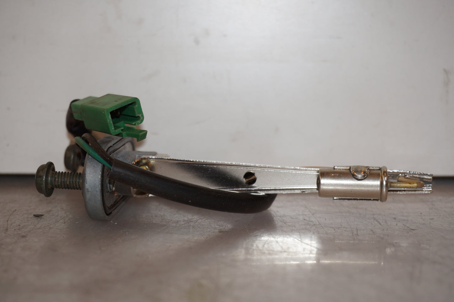 Vänster sida på Bensintankgivare från en Yamaha YZF R6 -2001 motorcykel.