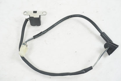 Höger sida på Tändpickup från en Triumph Tiger 800 -2011 motorcykel.