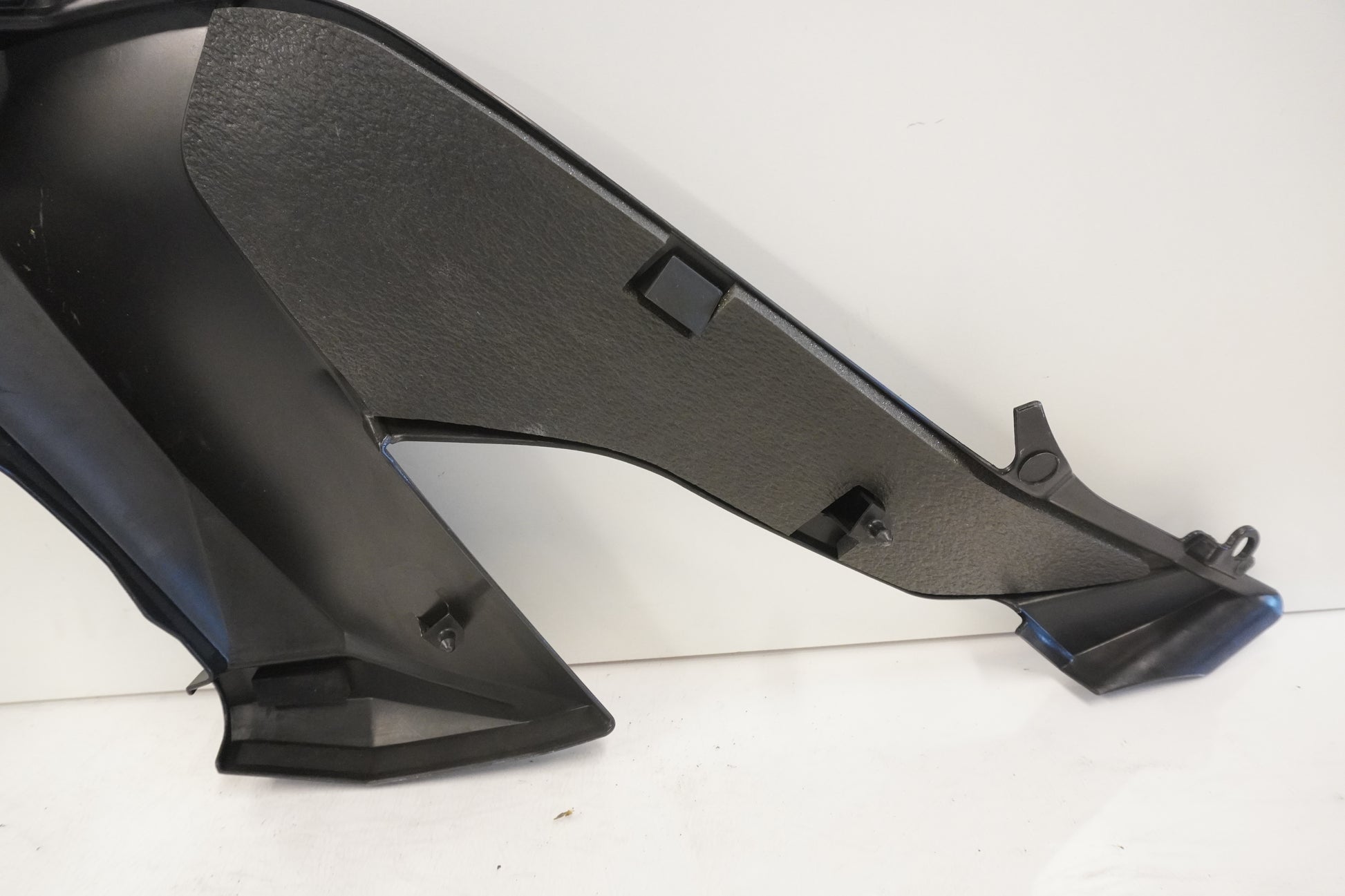 Snett uppifrån på Sidkåpa från en Kawasaki Versys 1000 -2015 motorcykel.