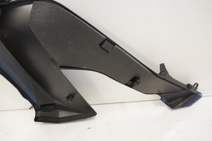 Snett uppifrån på Sidkåpa från en Kawasaki Versys 1000 -2015 motorcykel.