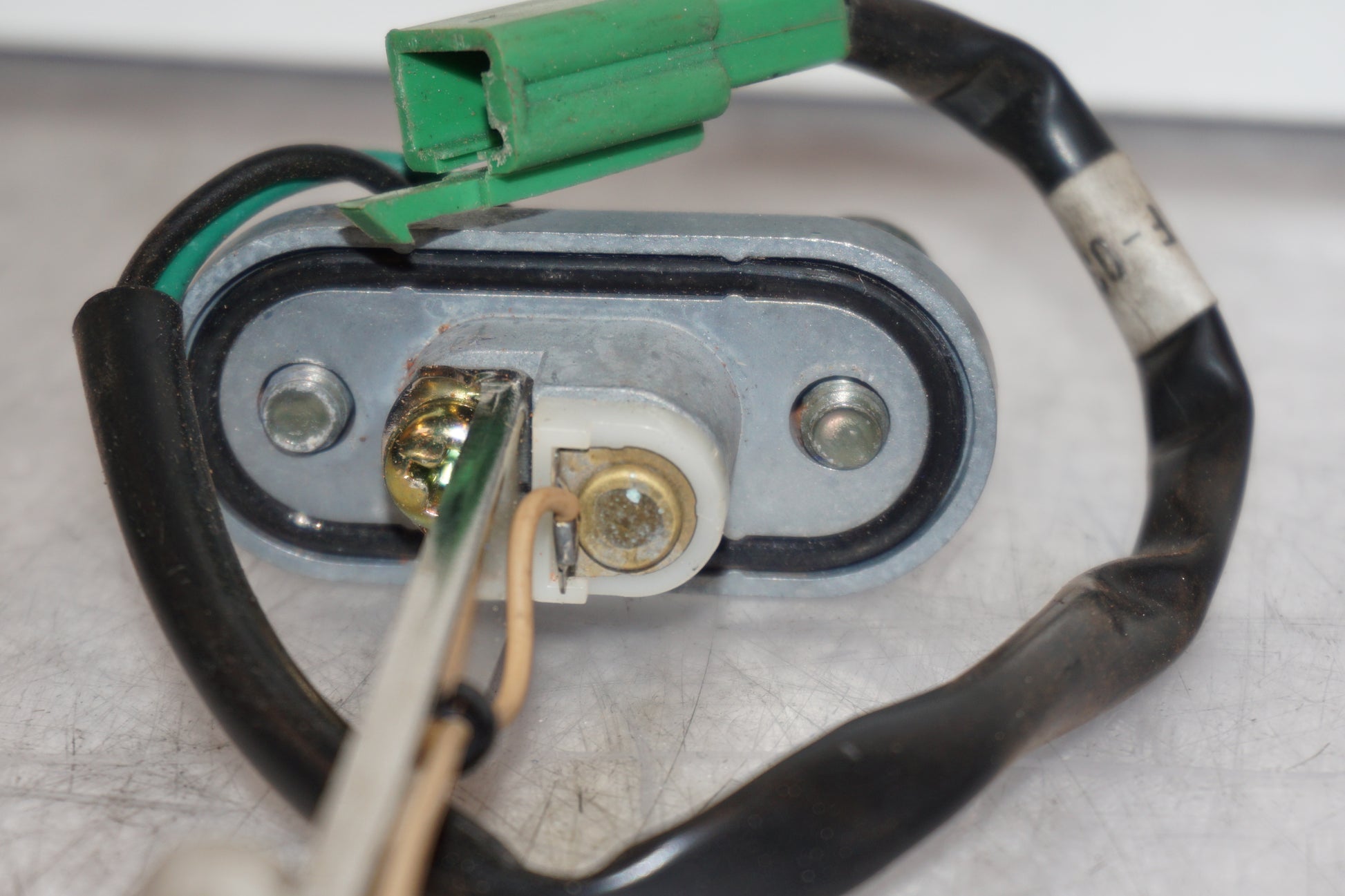 Extrabild1 på Bensintankgivare från en Yamaha YZF R6 -2001 motorcykel.