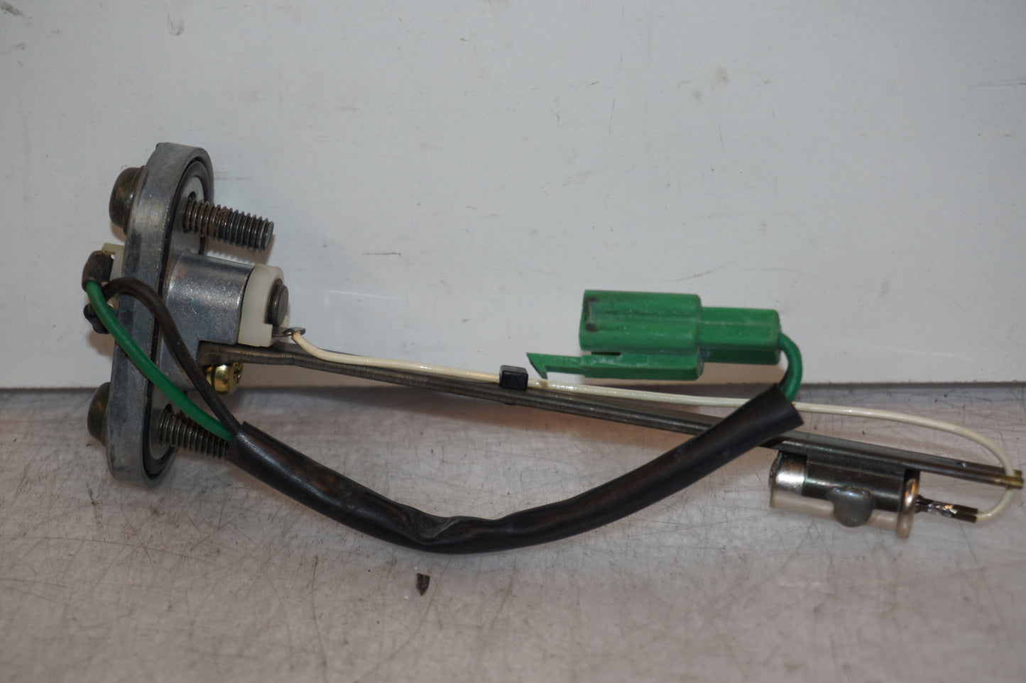 Framsidan på Bensintankgivare från en Yamaha YZF 1000 R -1999 motorcykel.