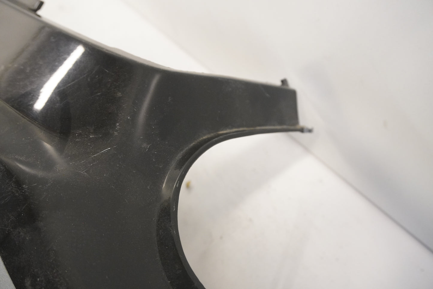 Vänster sida på Bakvinge från en Kawasaki ZX-9R -1994 motorcykel.