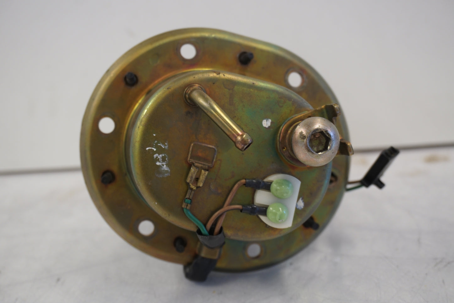 Snett uppifrån på Bensinpump insprut från en Honda CBR 900 RR -2000 motorcykel.