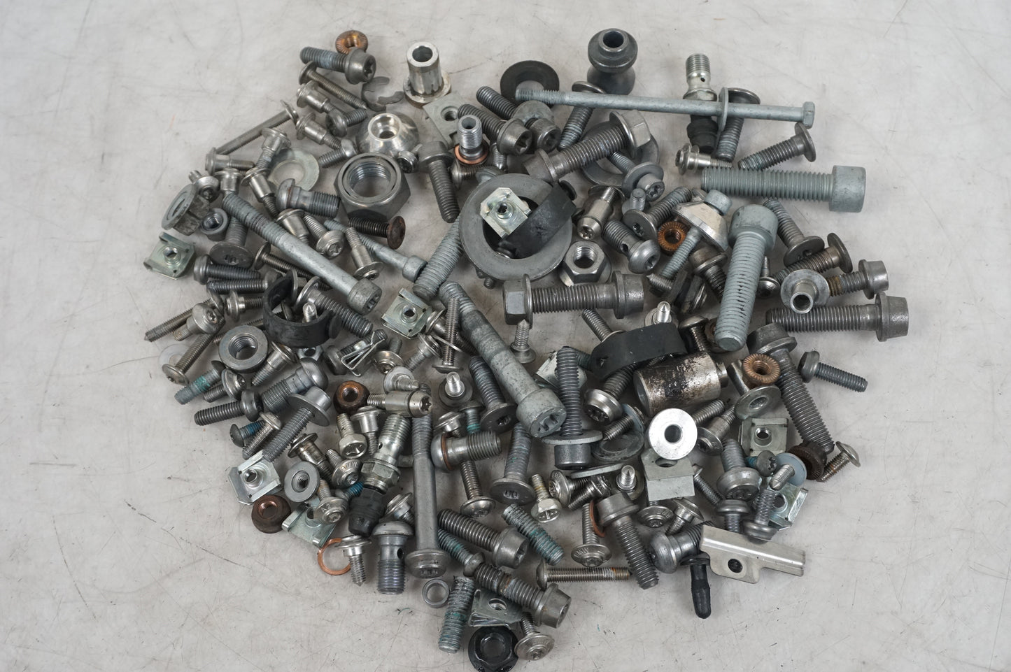 Skruer / Møtrikker osv.