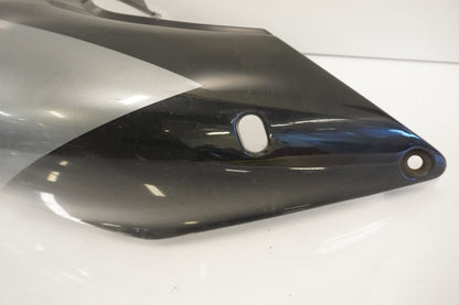 Snett uppifrån på Bakvinge från en Kawasaki ZX-9R -1994 motorcykel.