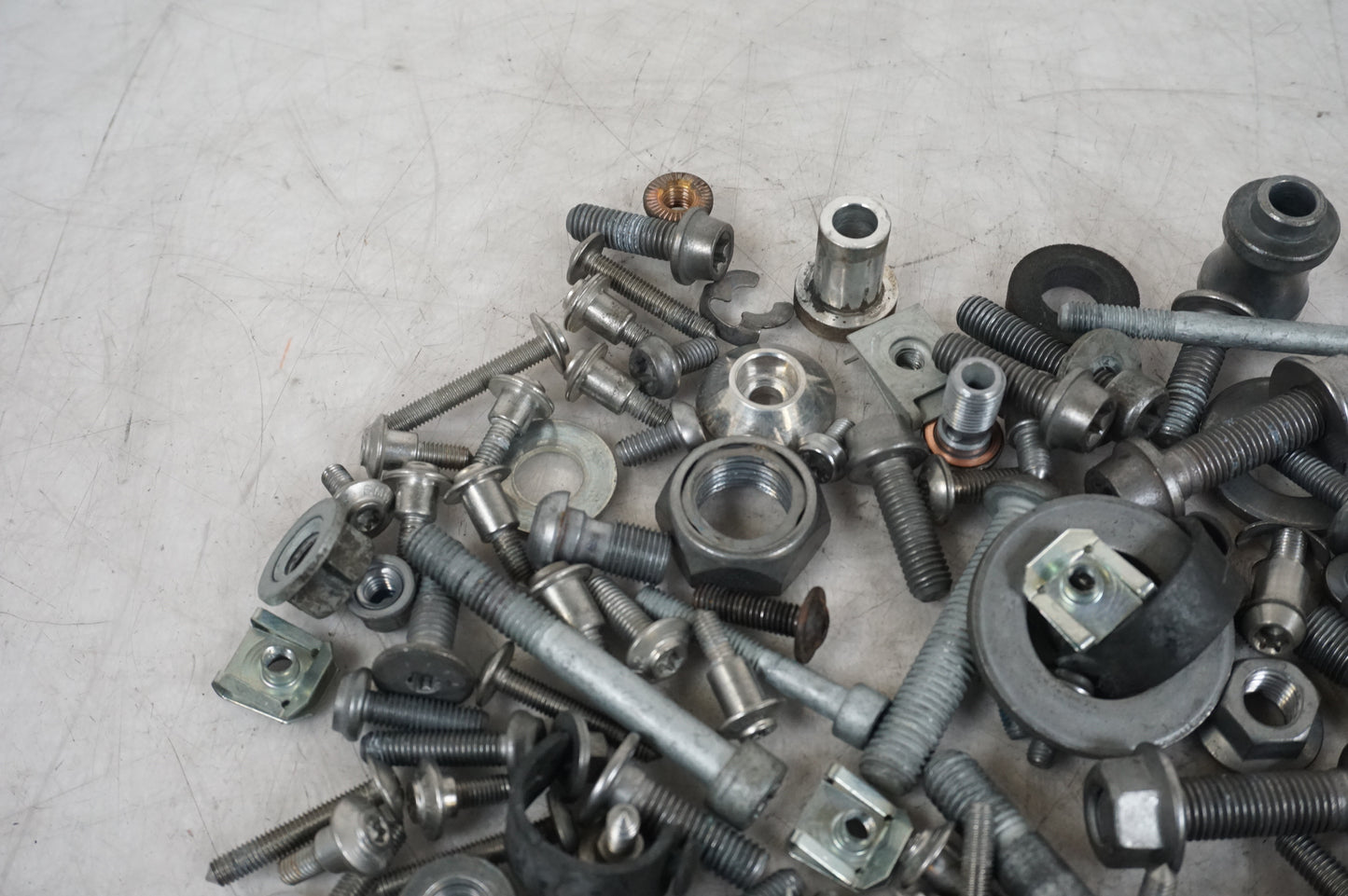 Skruer / Møtrikker osv.