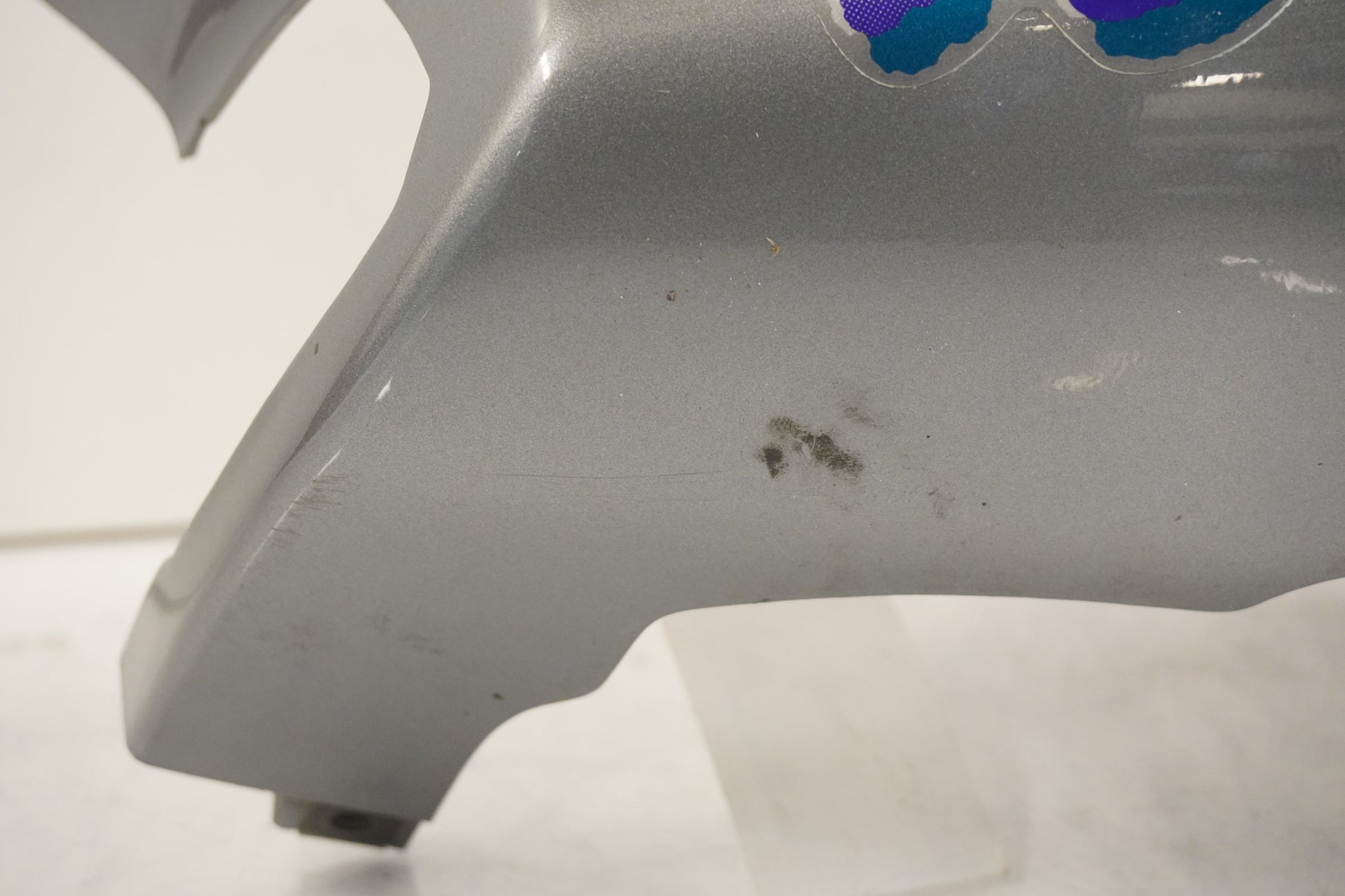 Snett nerifrån på Bakvinge från en Kawasaki ZX-9R -1994 motorcykel.