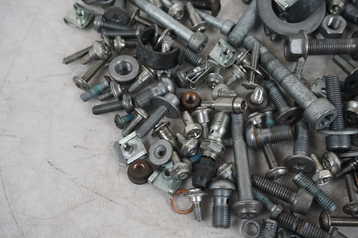 Skruer / Møtrikker osv.