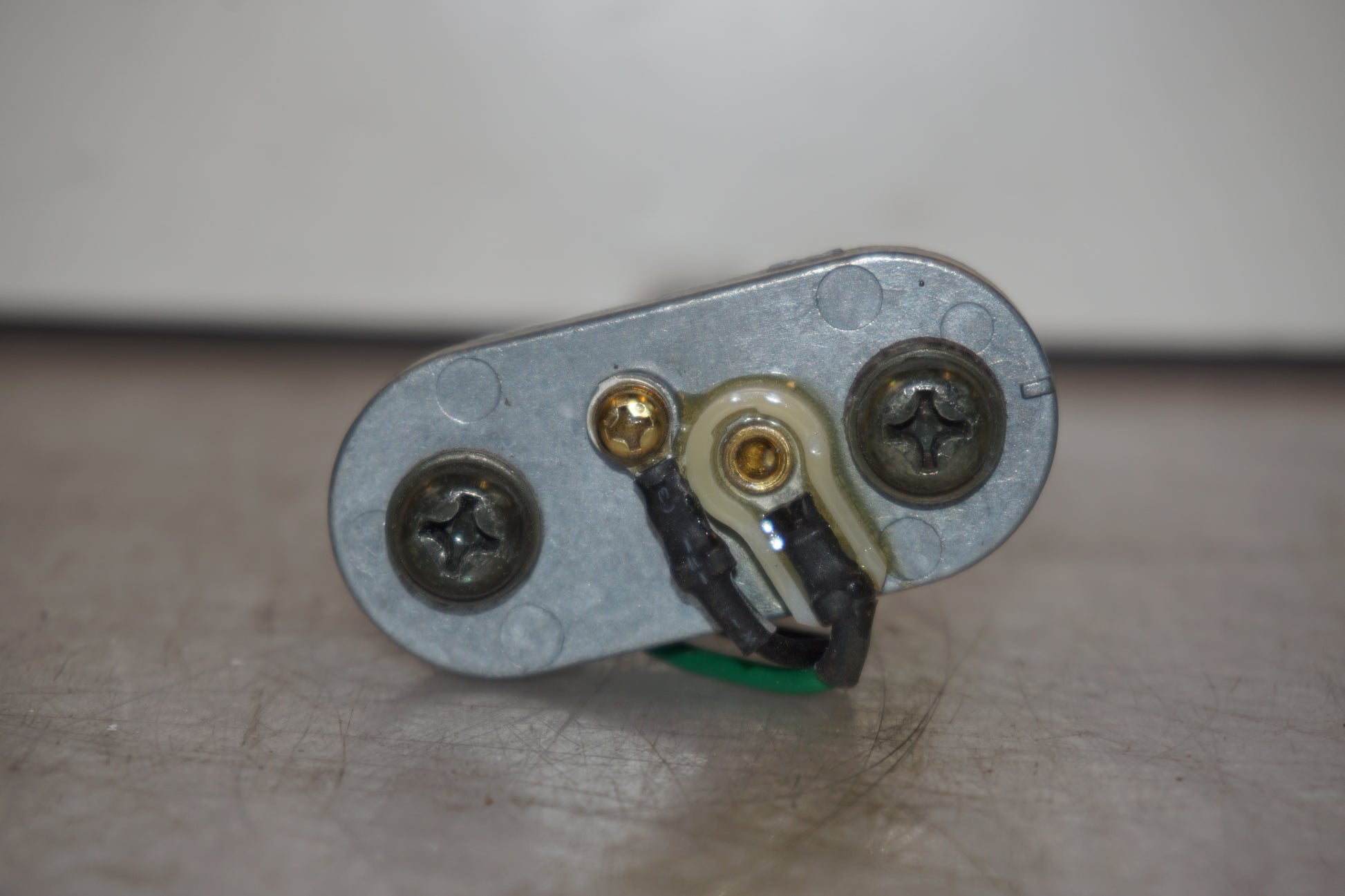 Snett uppifrån på Bensintankgivare från en Yamaha YZF 1000 R -1999 motorcykel.