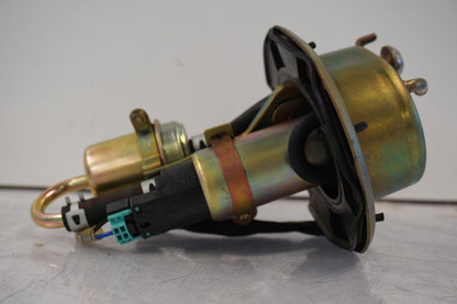 Extrabild2 på Bensinpump insprut från en Honda CBR 900 RR -2000 motorcykel.