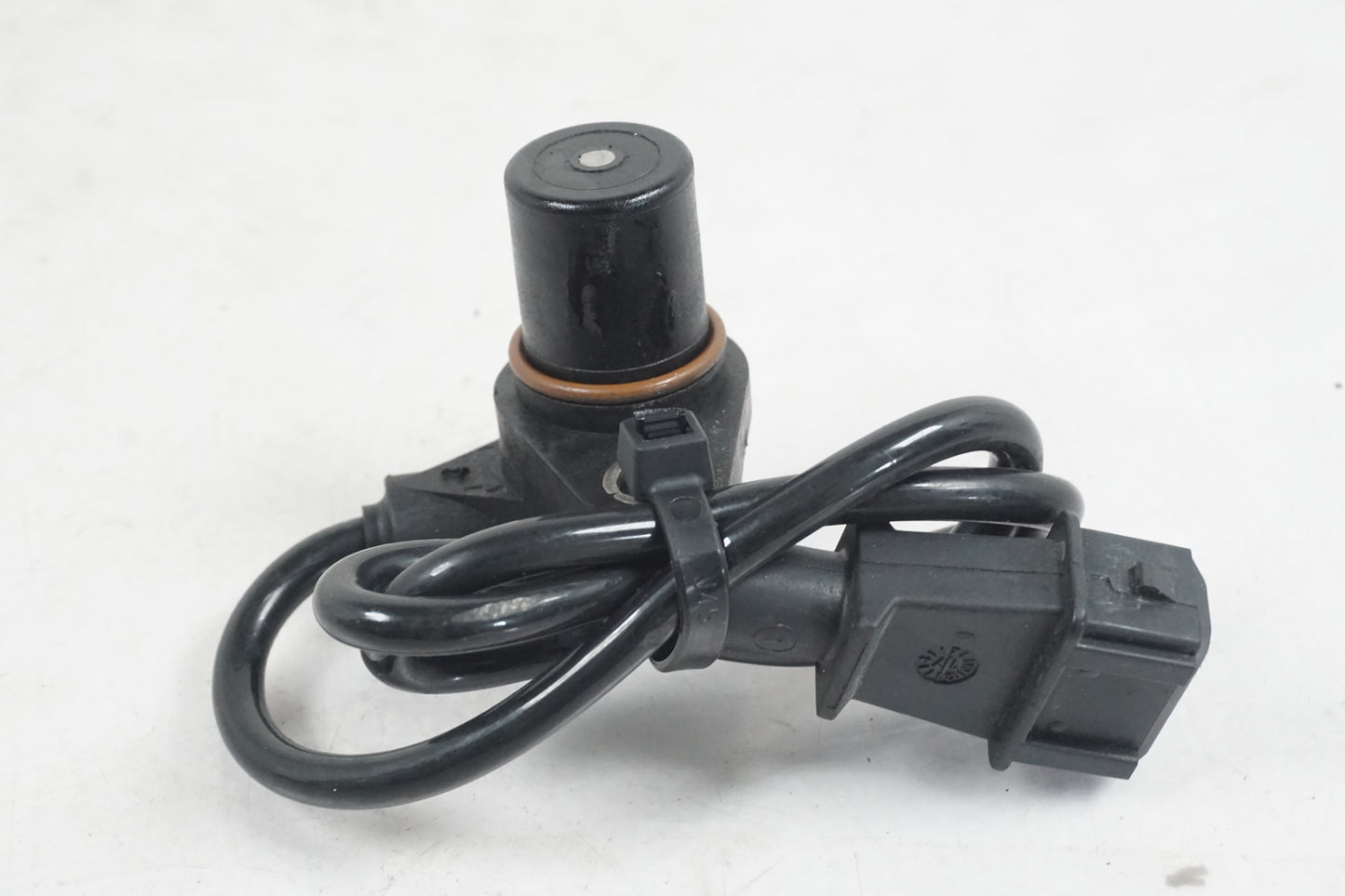 Baksidan på Tändpickup från en Aprilia Tuono V4R -2018 motorcykel.