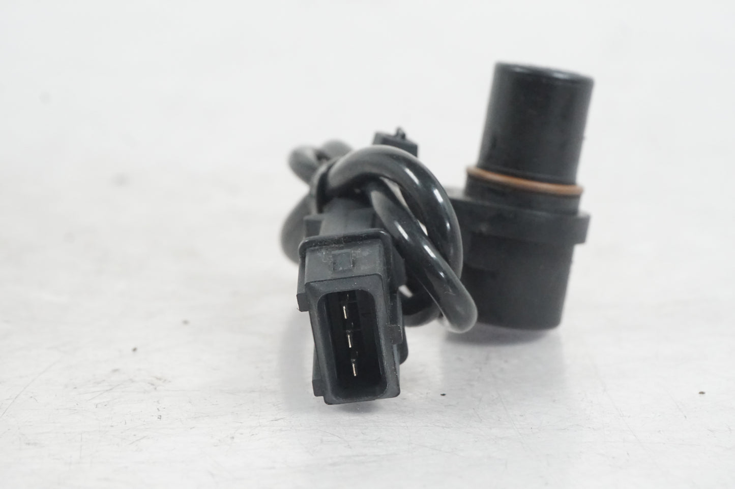 Höger sida på Tändpickup från en Aprilia Tuono V4R -2018 motorcykel.