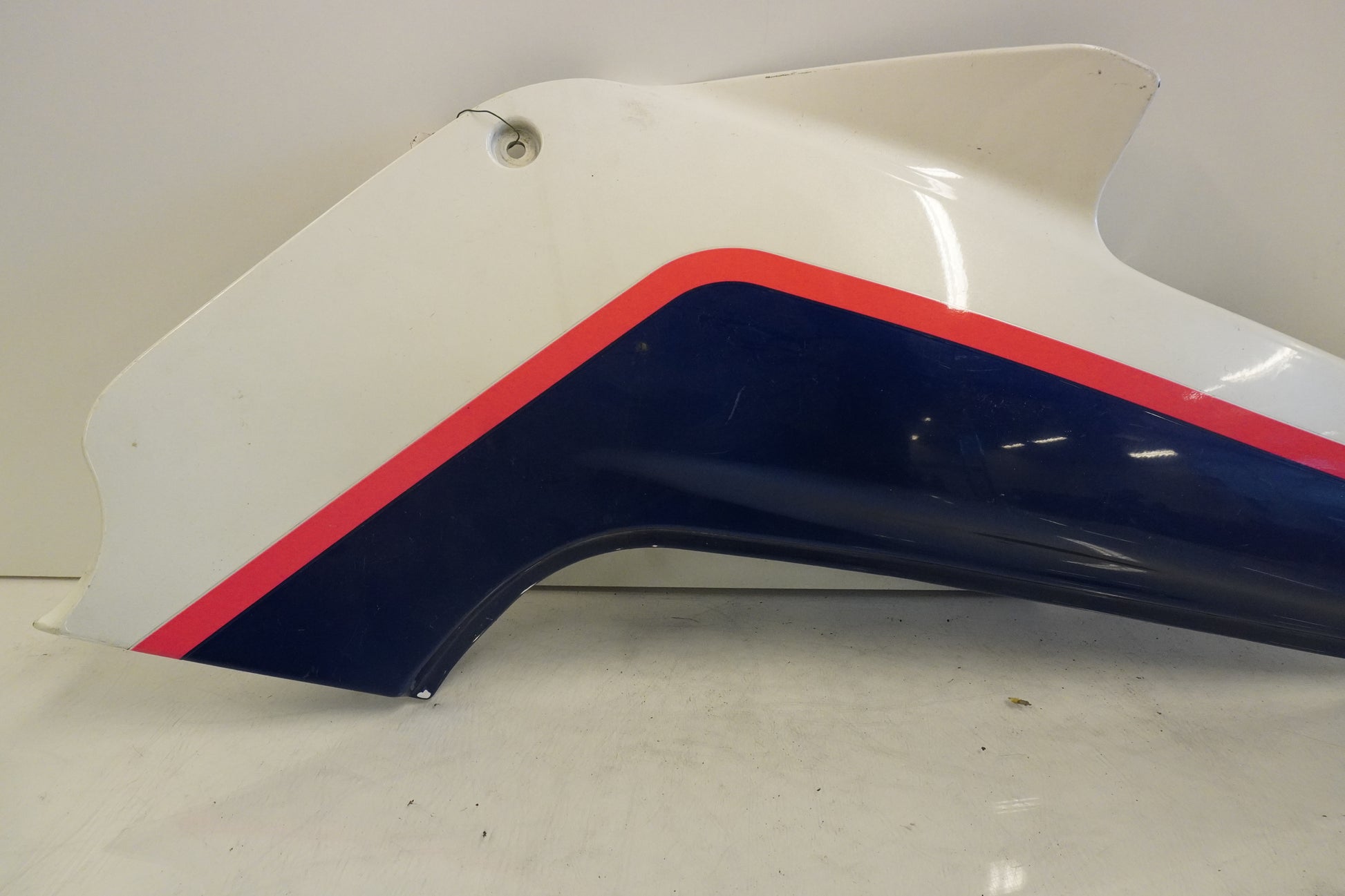 Framsidan på Sidopanel från en Kawasaki GPZ 500 S -1992 motorcykel.