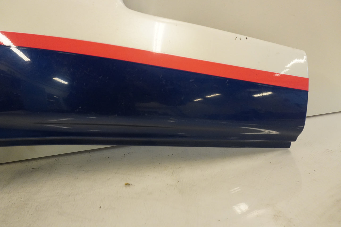 Baksidan på Sidopanel från en Kawasaki GPZ 500 S -1992 motorcykel.