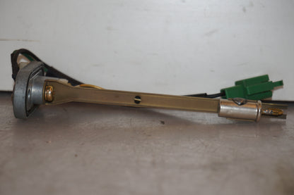 Baksidan på Bensintankgivare från en Yamaha YZF 600 R -1997 motorcykel.