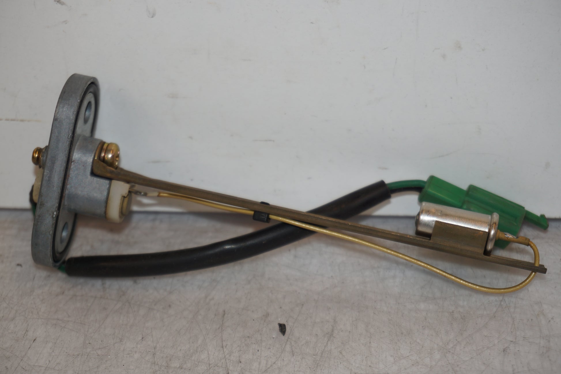 Höger sida på Bensintankgivare från en Yamaha YZF 600 R -1997 motorcykel.