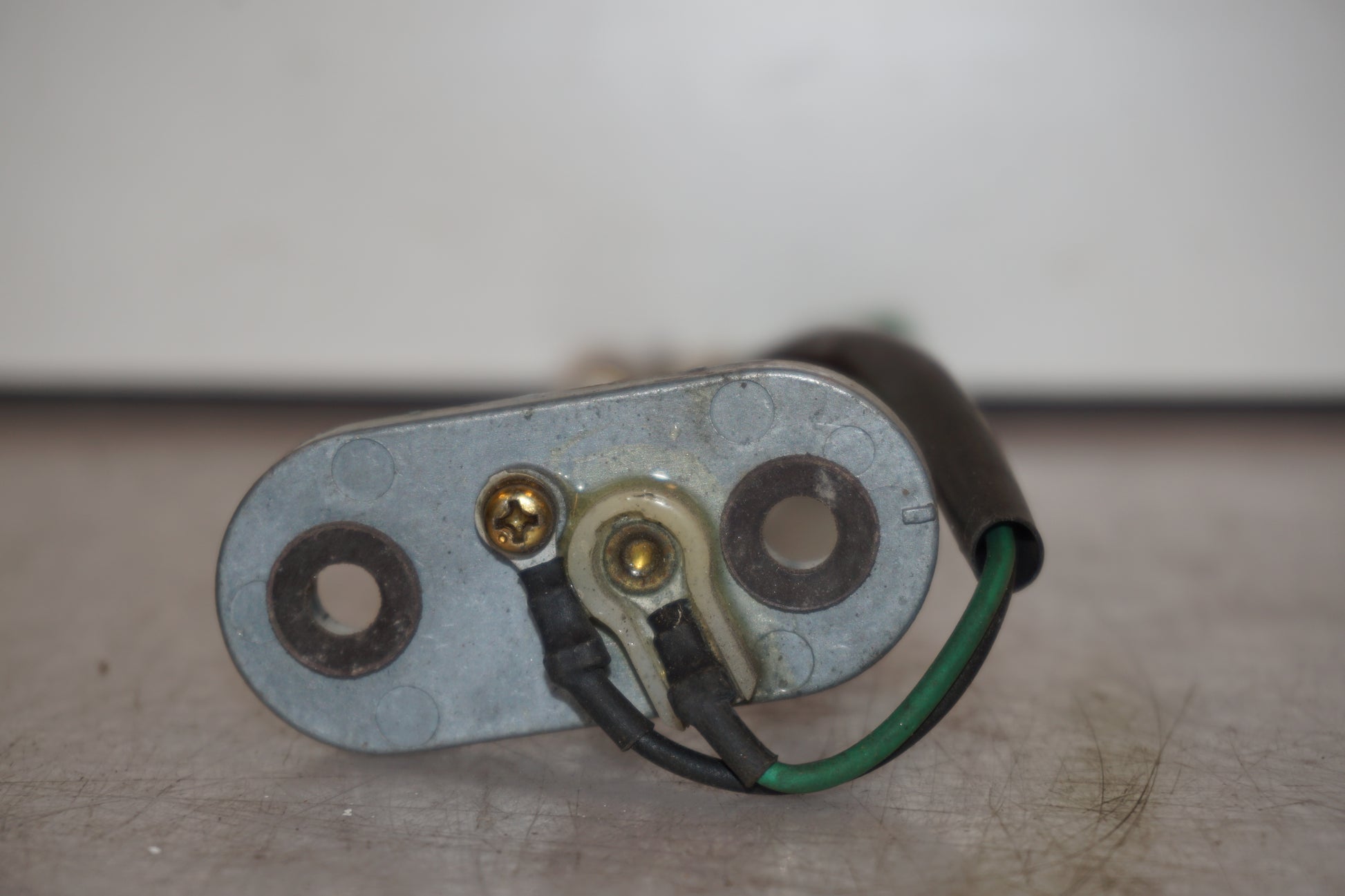 Snett uppifrån på Bensintankgivare från en Yamaha YZF 600 R -1997 motorcykel.